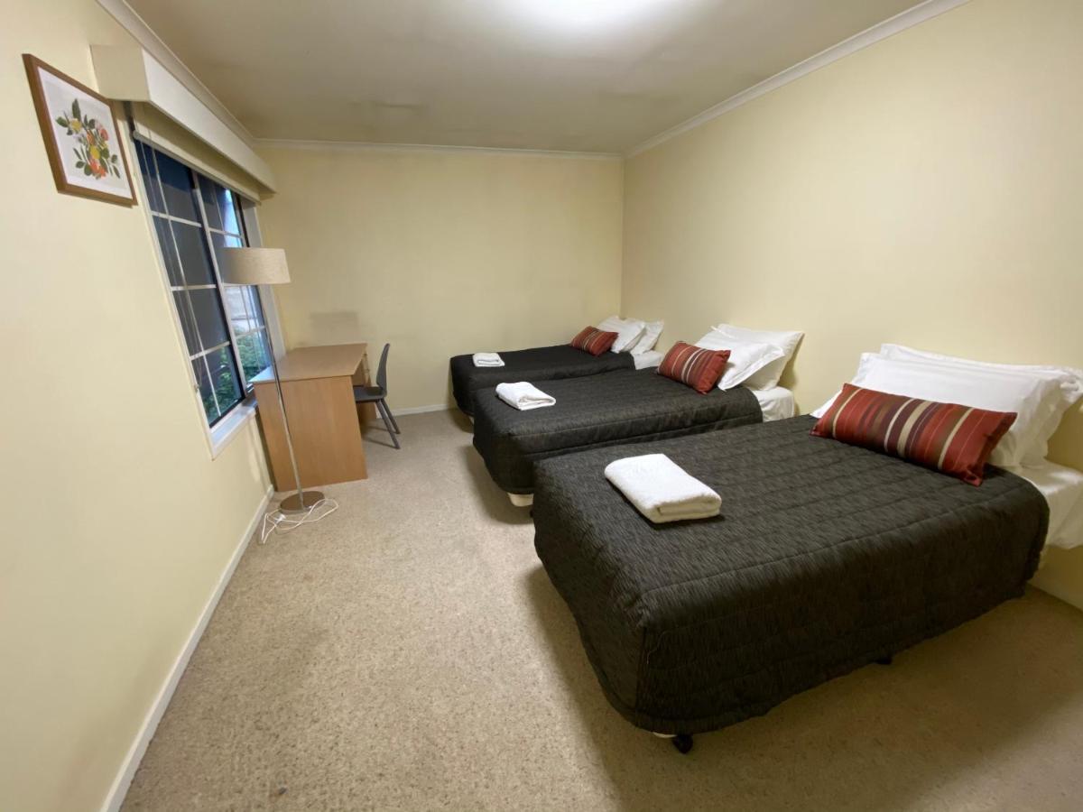 Redwood Manor Motel Apartments Warrnambool Esterno foto