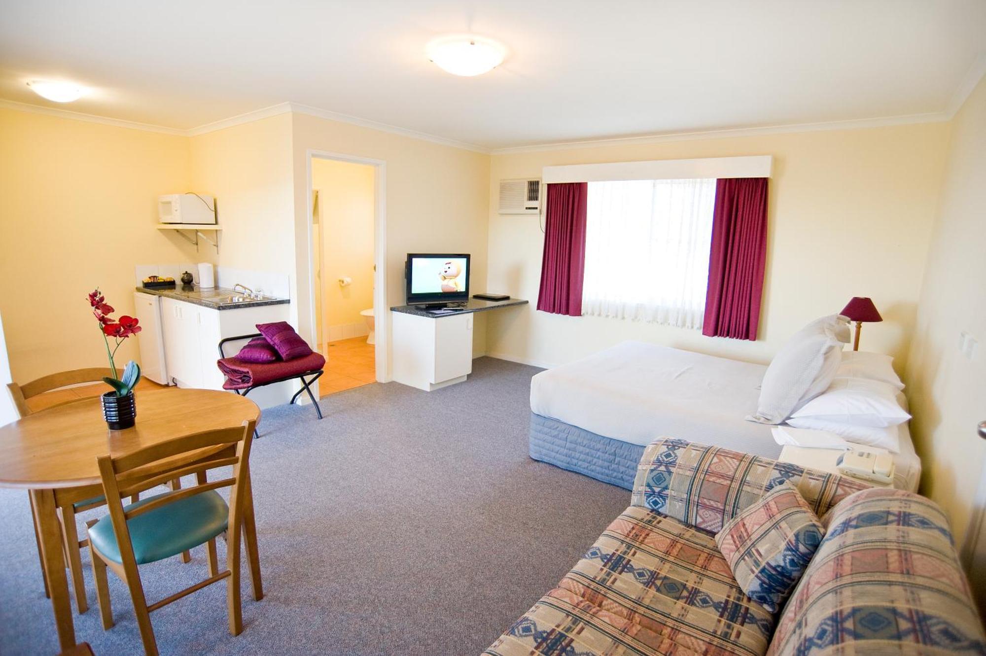 Redwood Manor Motel Apartments Warrnambool Esterno foto