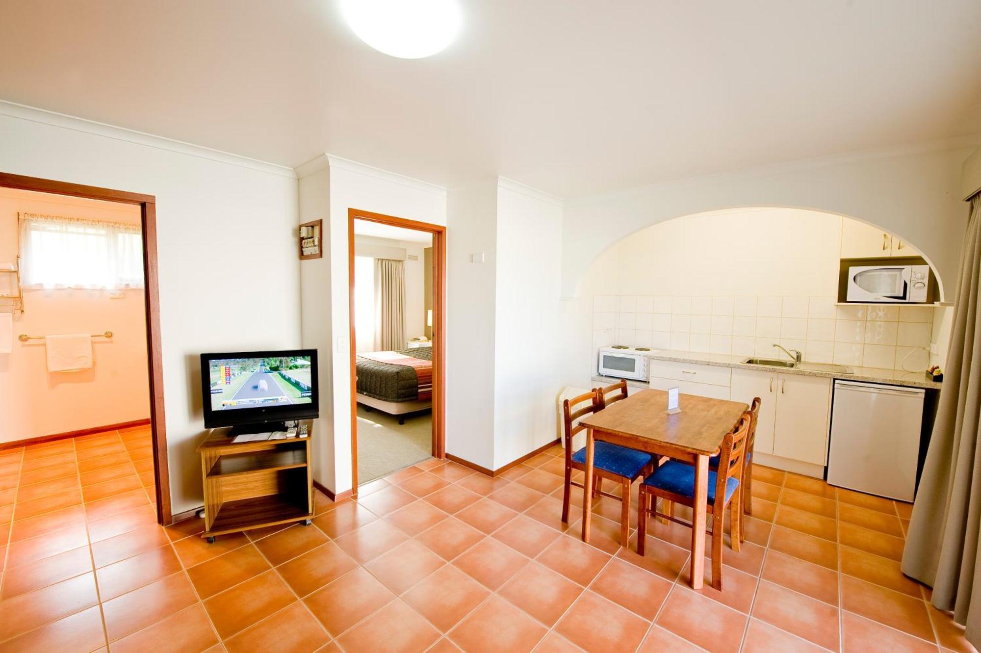 Redwood Manor Motel Apartments Warrnambool Esterno foto