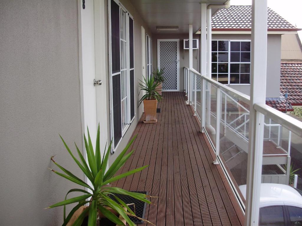 Redwood Manor Motel Apartments Warrnambool Esterno foto