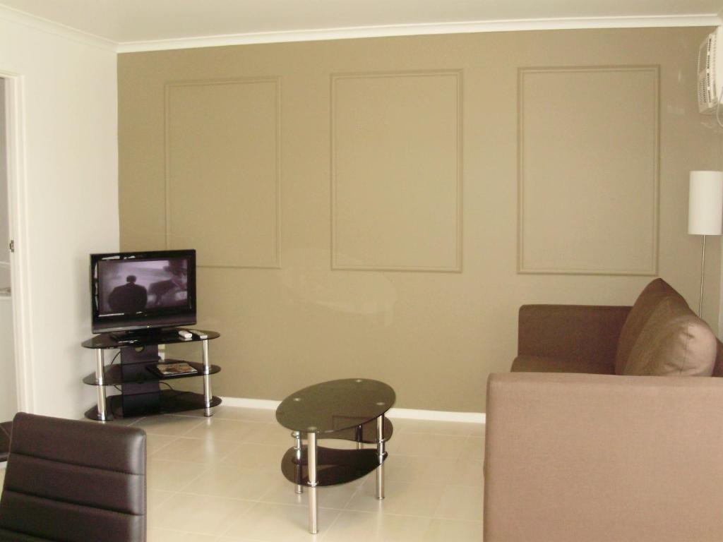 Redwood Manor Motel Apartments Warrnambool Esterno foto
